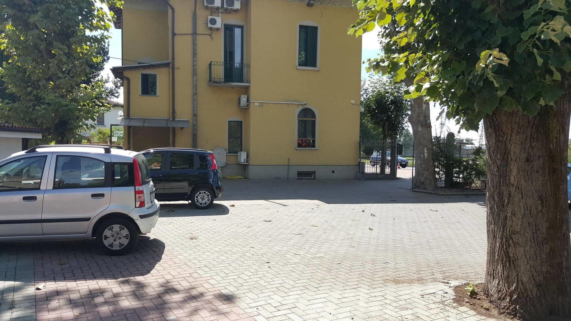 Hotel La Pendola Ozzero Eksteriør billede